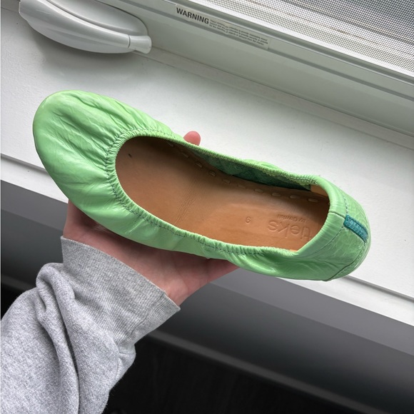 GUC Mint Green Patent Leather Tieks, Size 9 - Picture 10 of 10